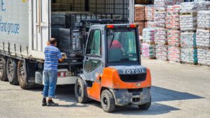 truck, loading, forklift-6488011.jpg